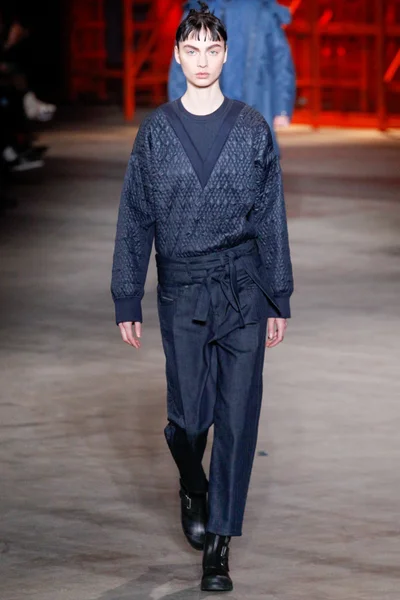 Look 17